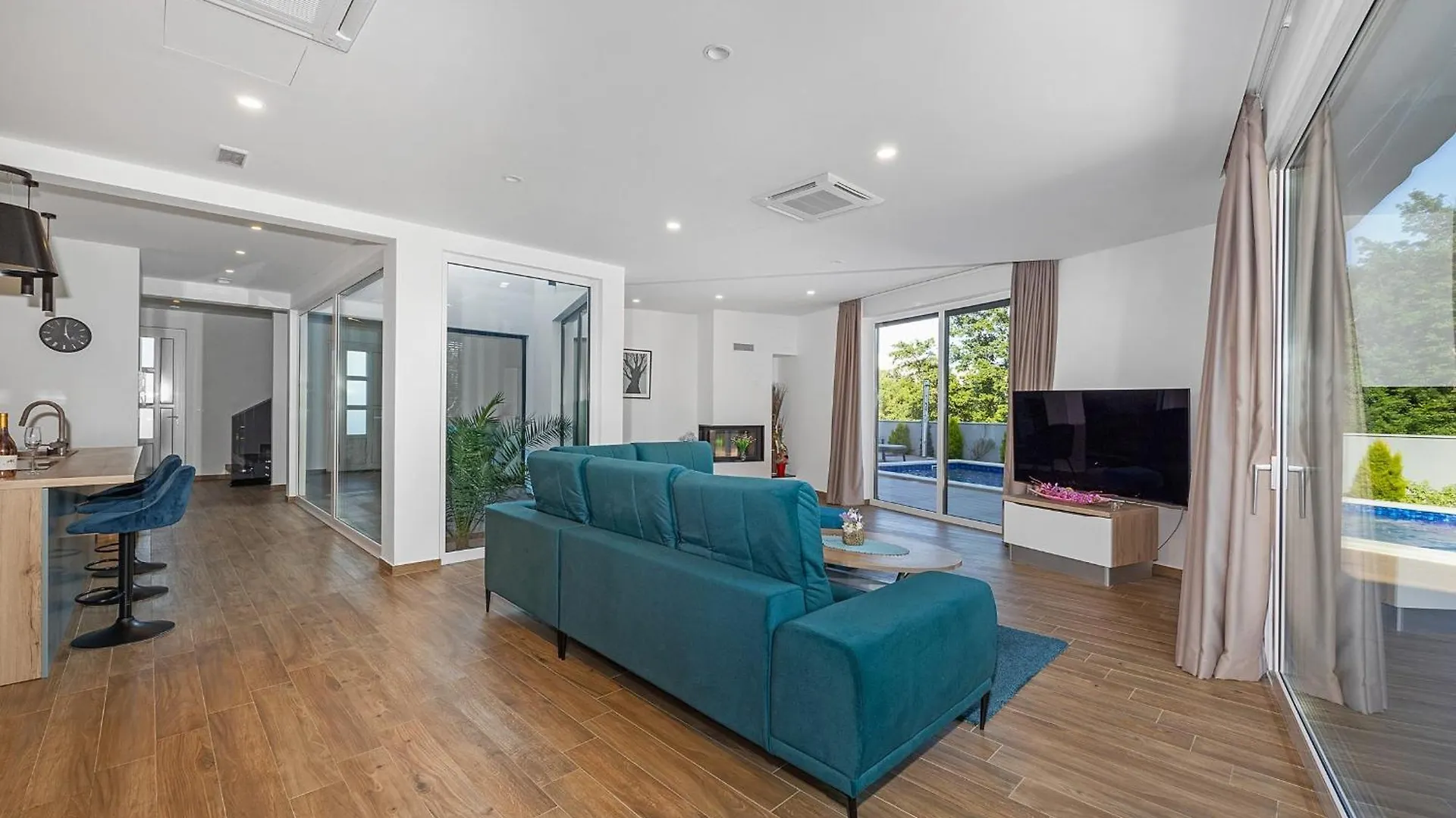 Villa Pinus - Private Pool, Jacuzzi, Game Room Poreč