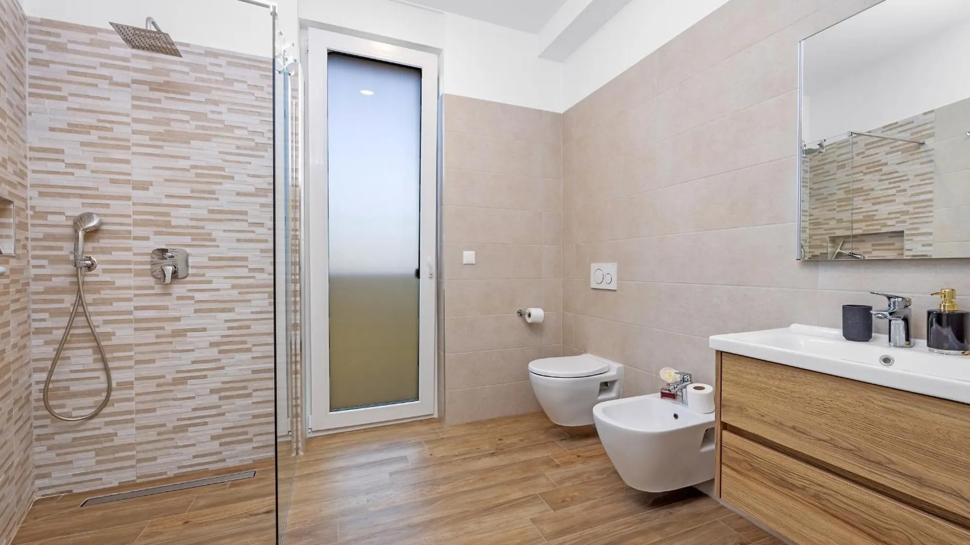 Villa Pinus - Private Pool, Jacuzzi, Game Room Poreč 0*,  Kroatien