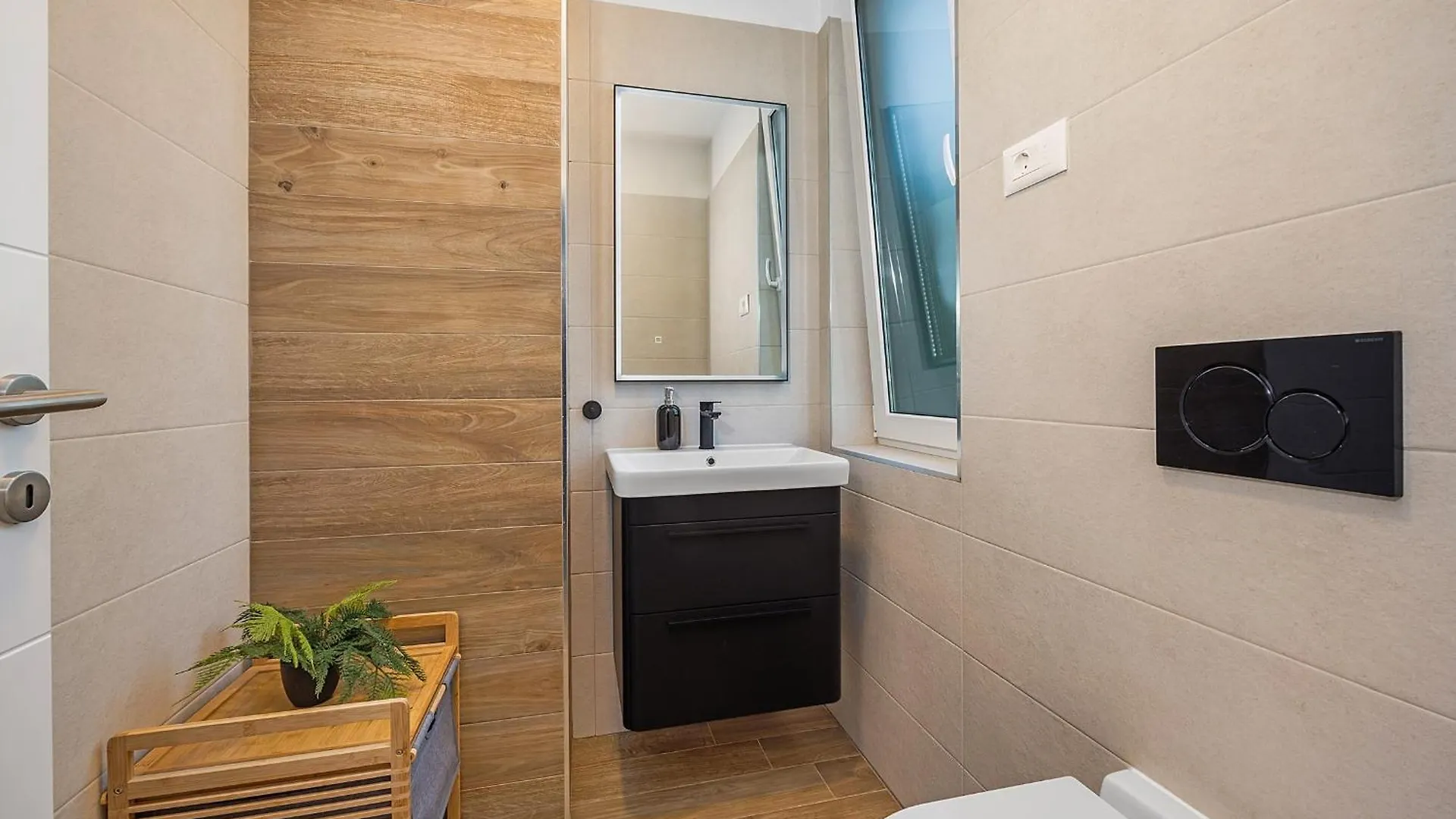 Villa Pinus - Private Pool, Jacuzzi, Game Room Poreč