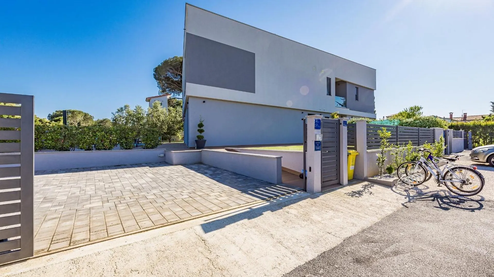 Villa Pinus - Private Pool, Jacuzzi, Game Room Poreč
