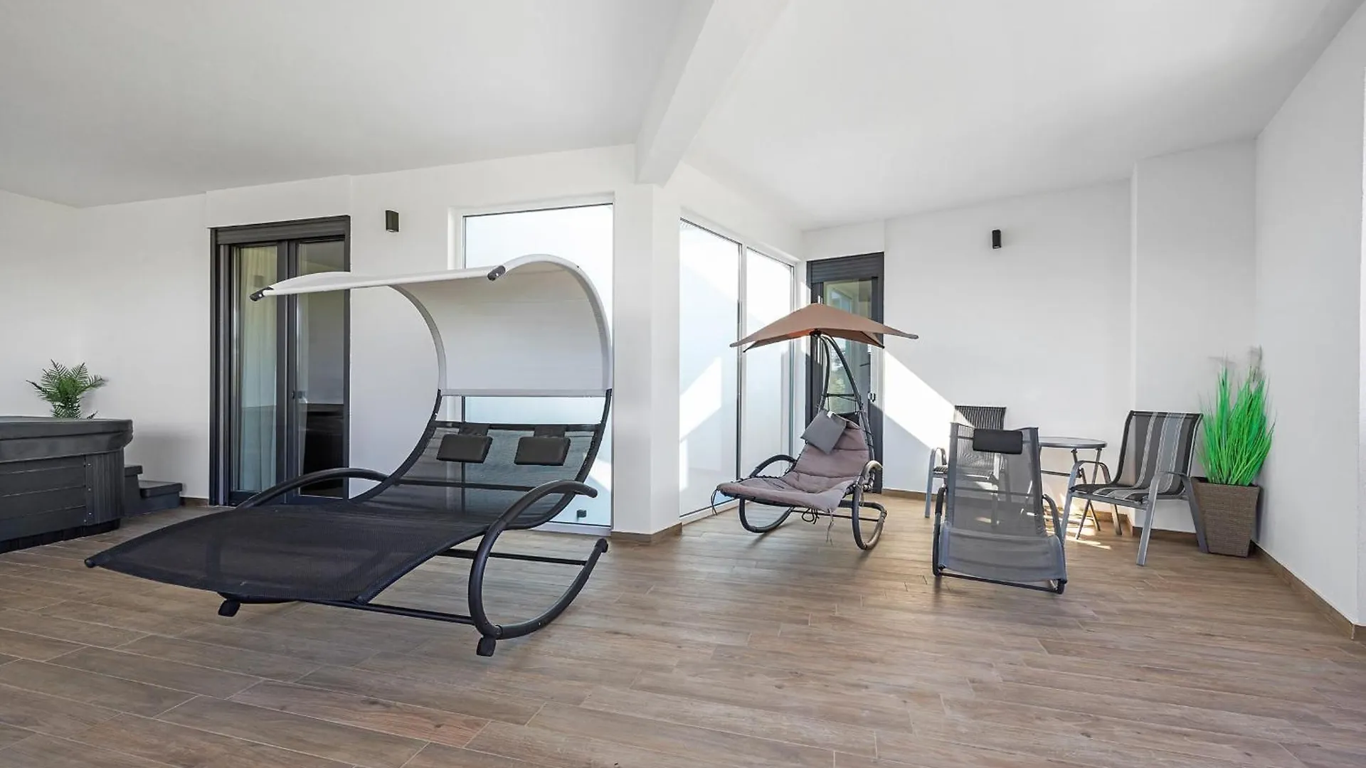 Villa Pinus - Private Pool, Jacuzzi, Game Room Porec Croatia