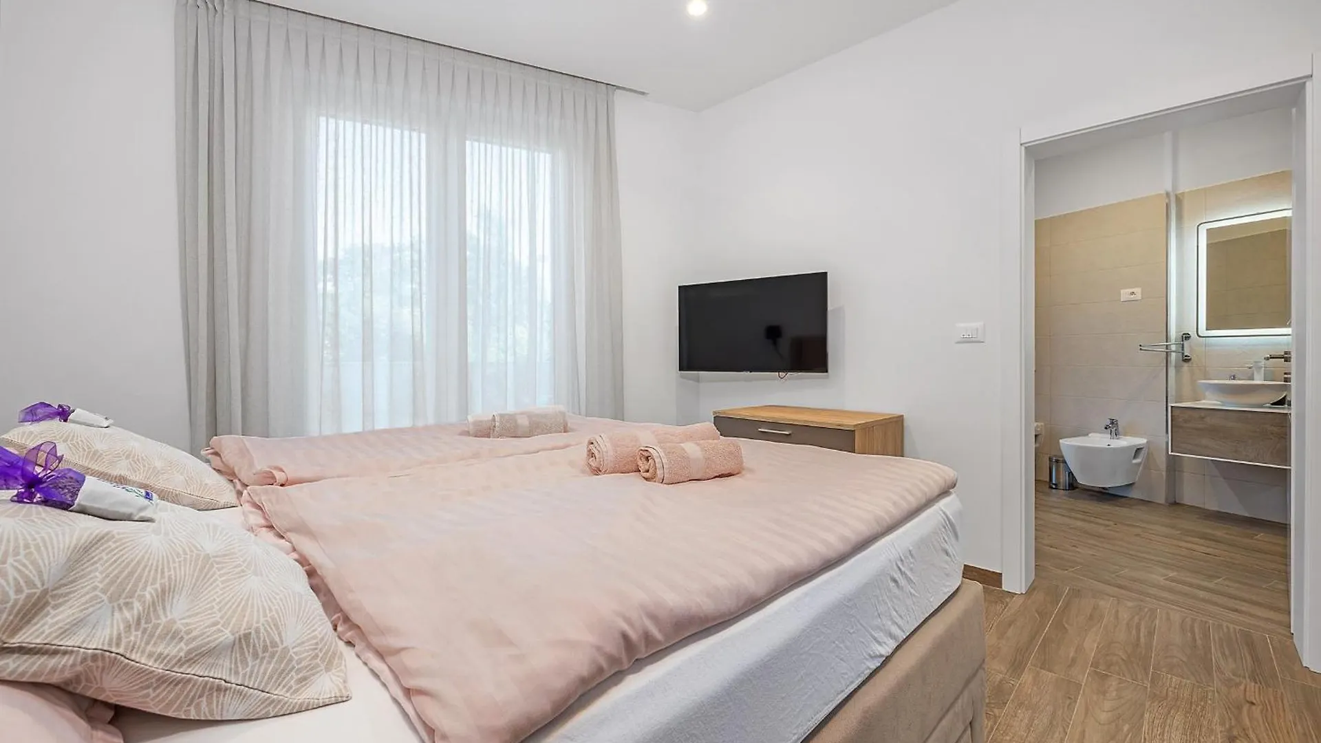 Villa Pinus - Private Pool, Jacuzzi, Game Room Porec 0*,  Croatia