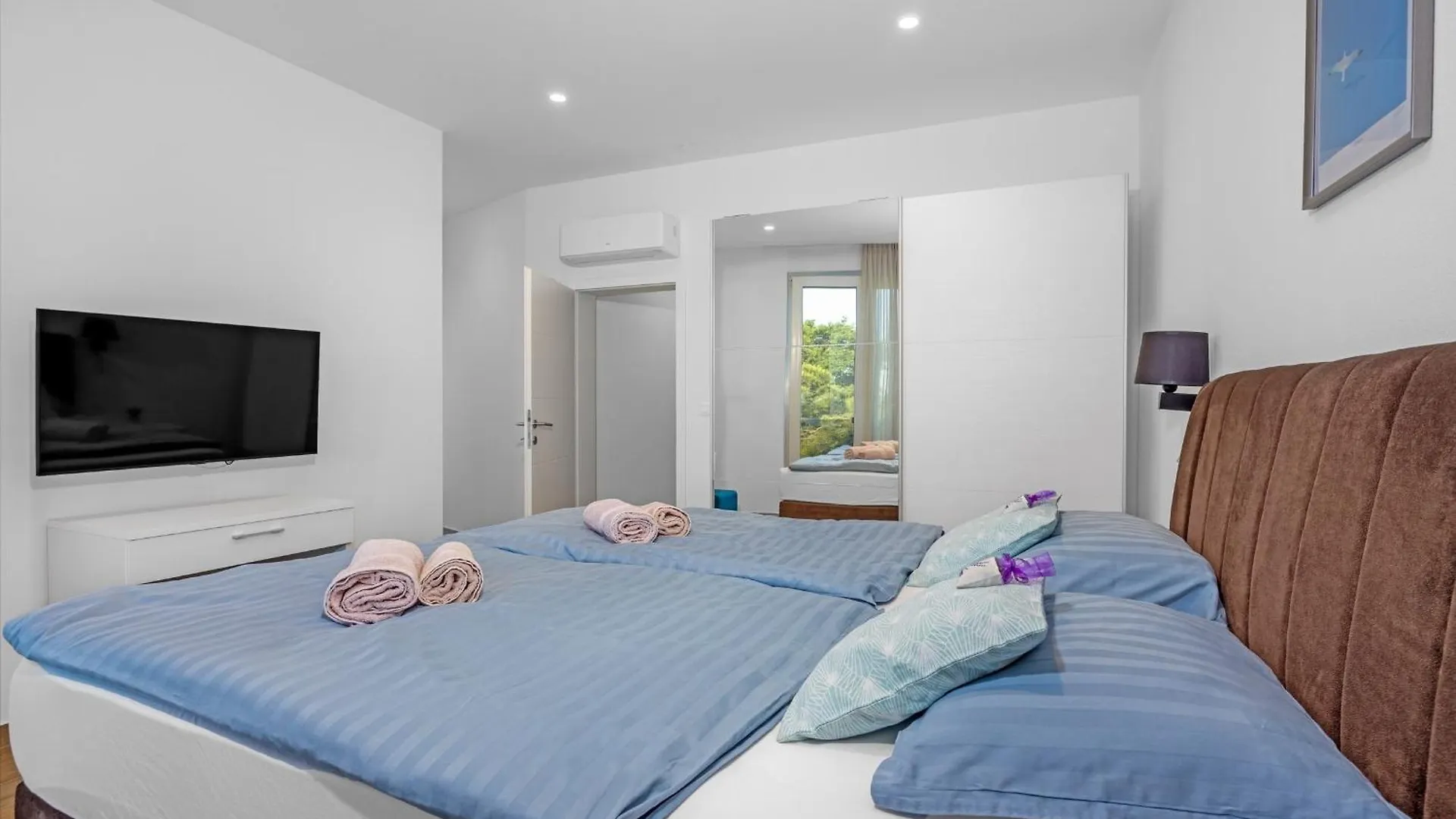 Villa Pinus - Private Pool, Jacuzzi, Game Room Porec