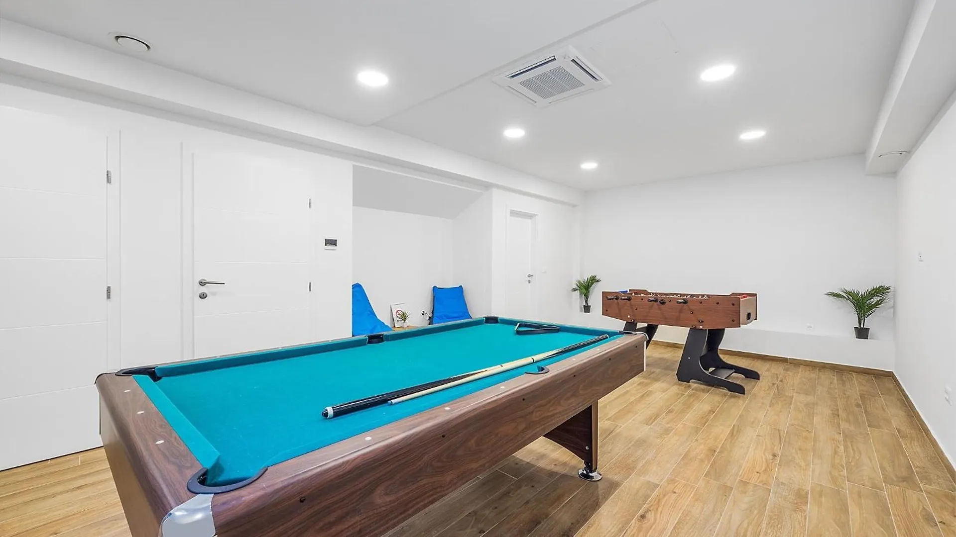 Villa Pinus - Private Pool, Jacuzzi, Game Room Porec