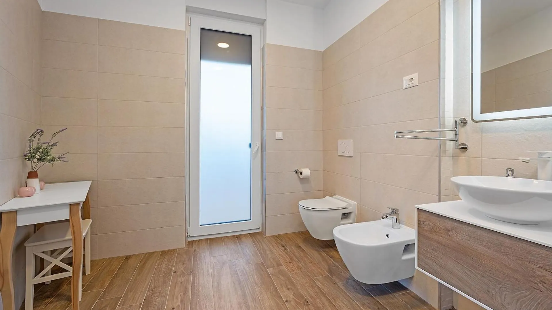 Villa Pinus - Private Pool, Jacuzzi, Game Room Porec Croatia