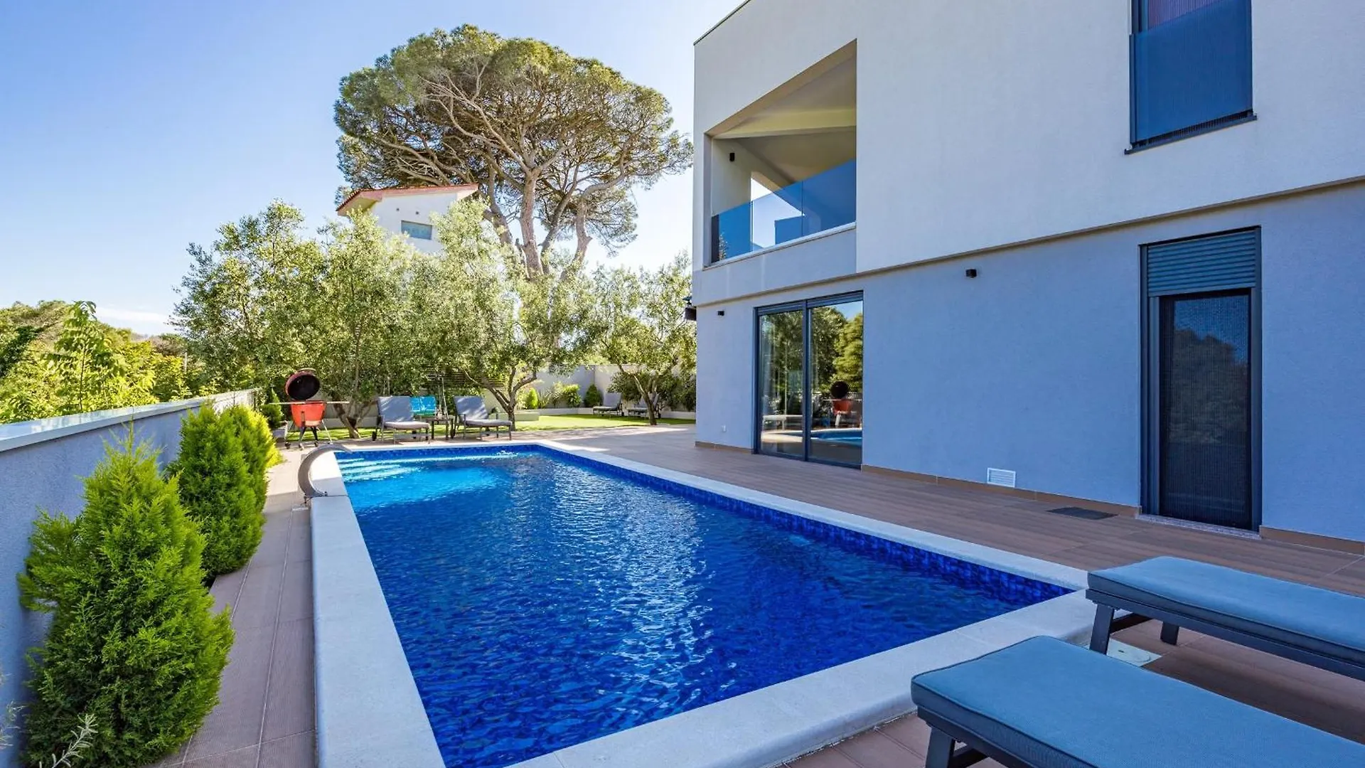 Villa Pinus - Private Pool, Jacuzzi, Game Room Porec