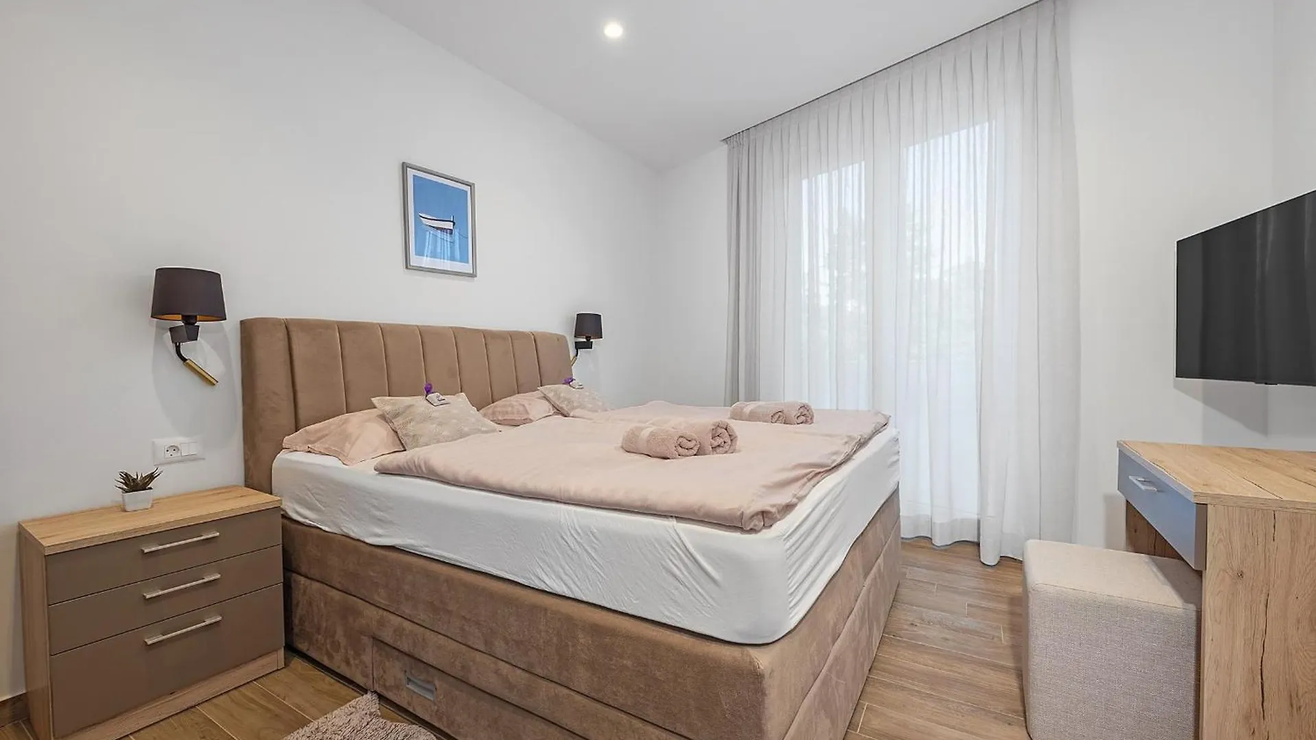 Villa Pinus - Private Pool, Jacuzzi, Game Room Porec
