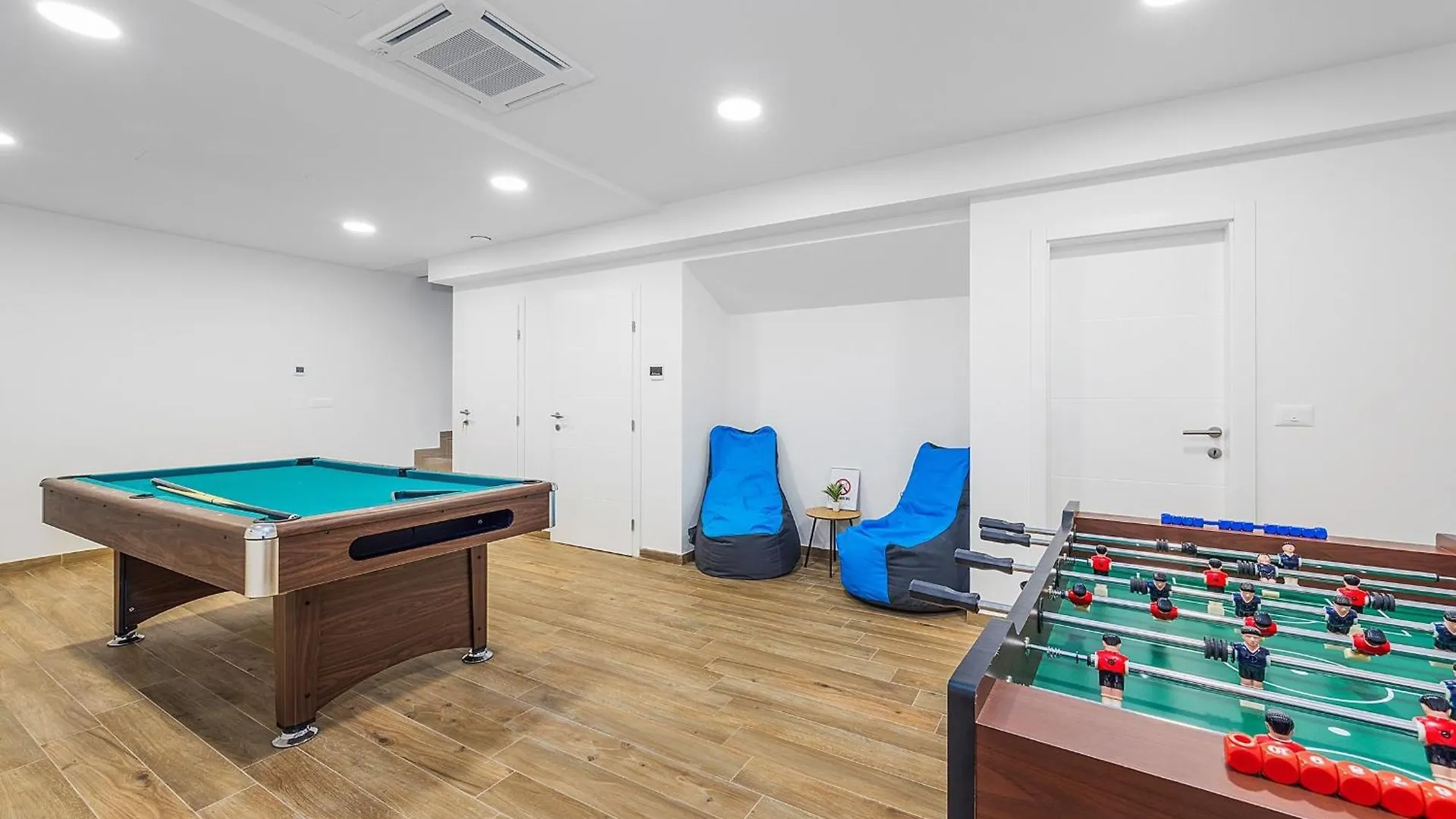 Villa Pinus - Private Pool, Jacuzzi, Game Room Porec