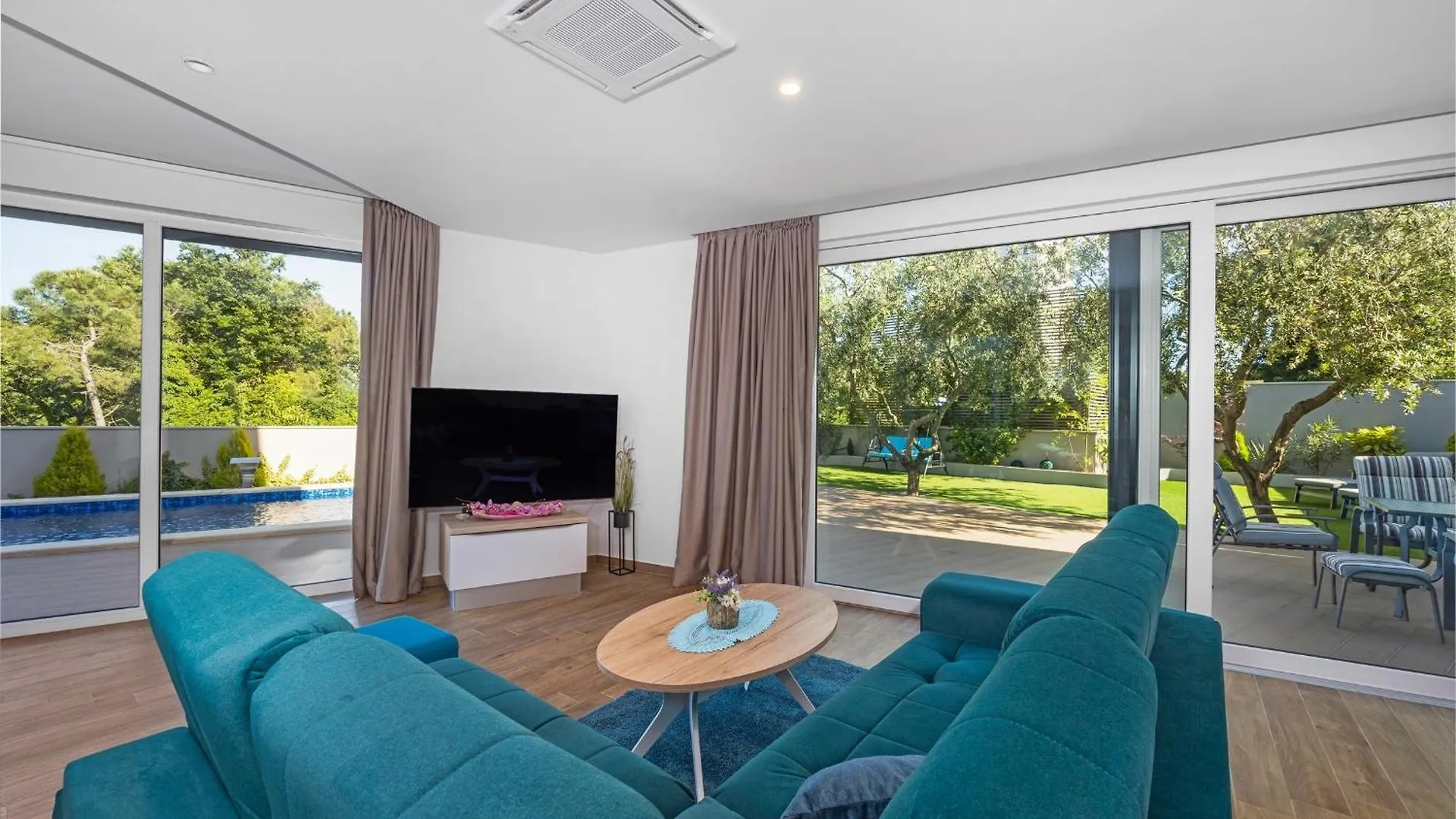 Villa Pinus - Private Pool, Jacuzzi, Game Room Porec