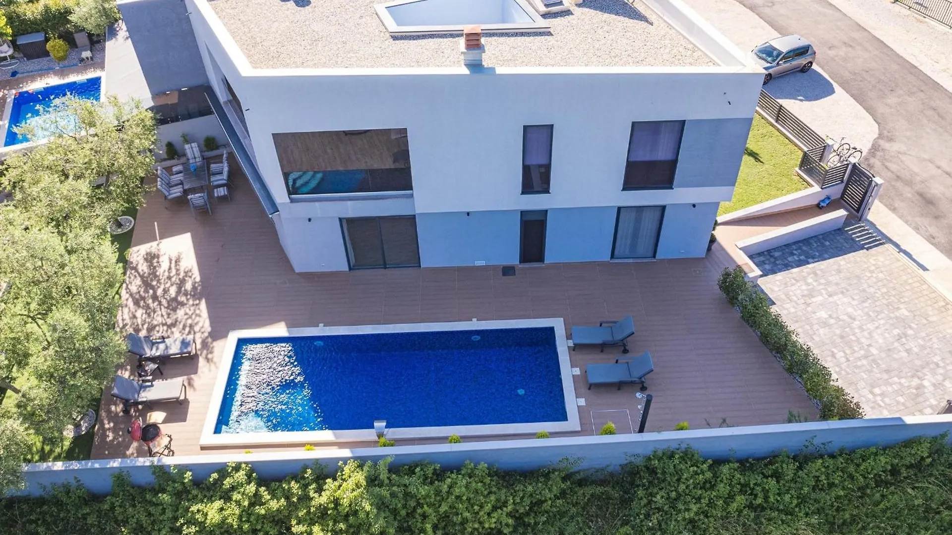 Villa Pinus - Private Pool, Jacuzzi, Game Room Porec Croatia