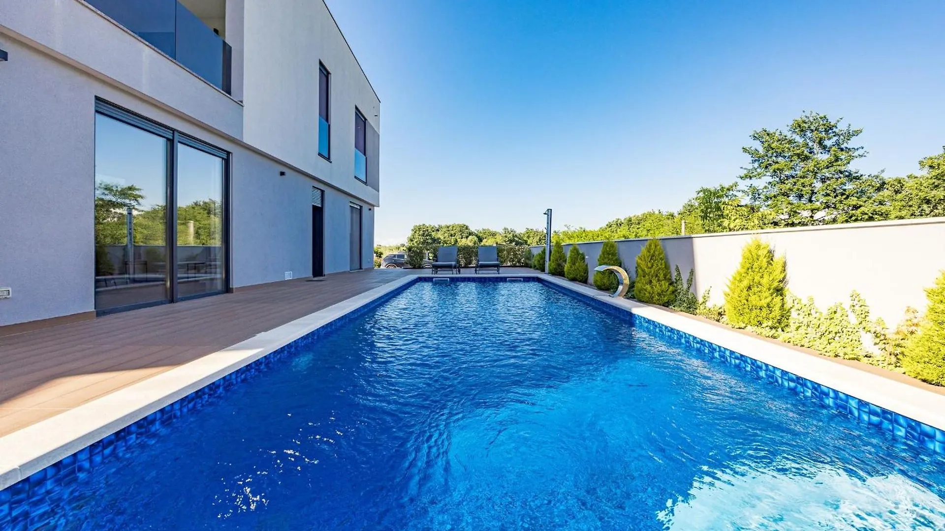 Villa Pinus - Private Pool, Jacuzzi, Game Room Porec